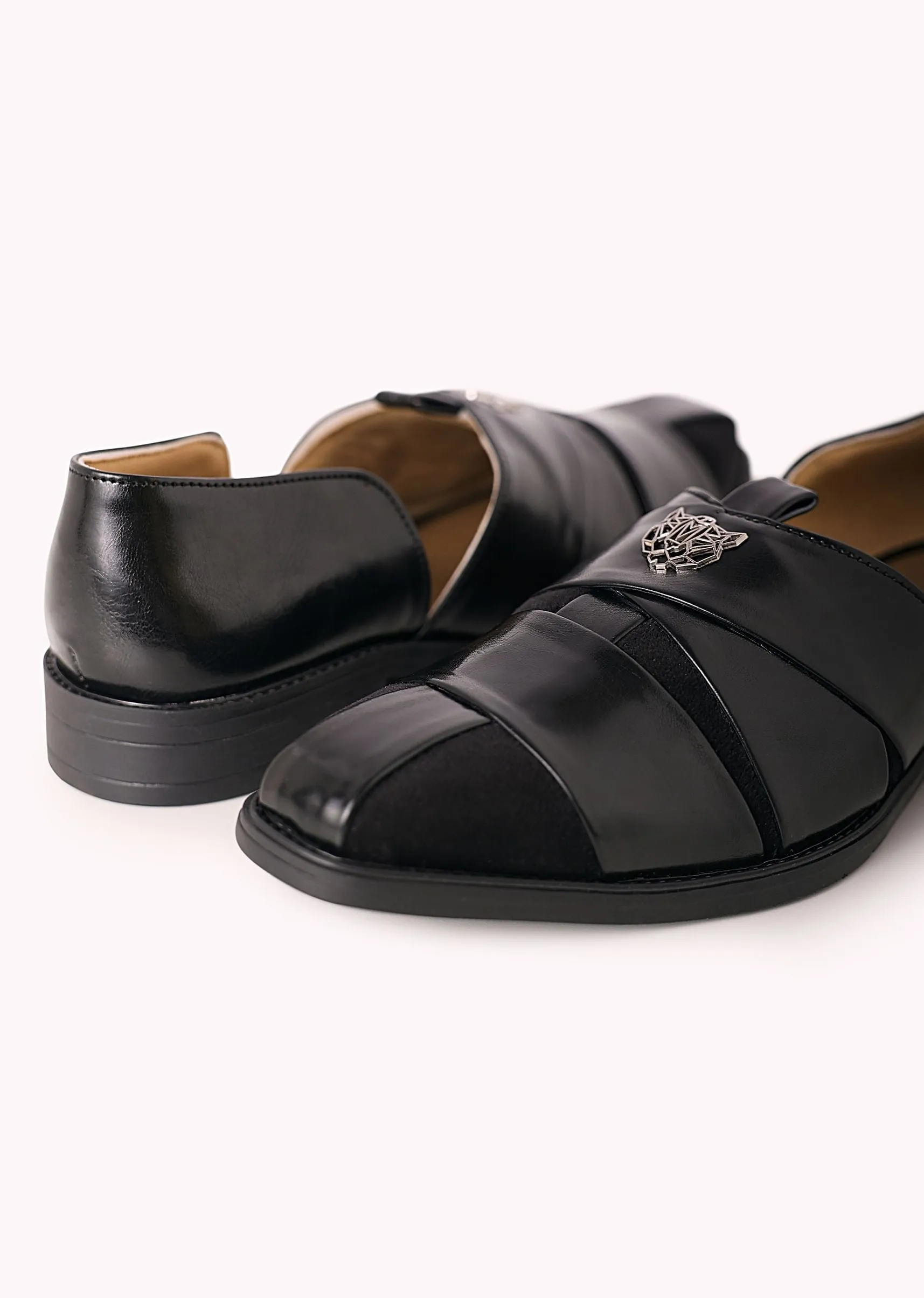 Black Juttis with Textured Detail